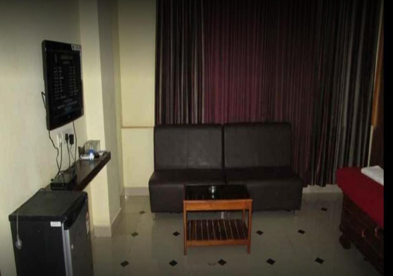 Sap Residency Hotel Tiruppur Exterior foto